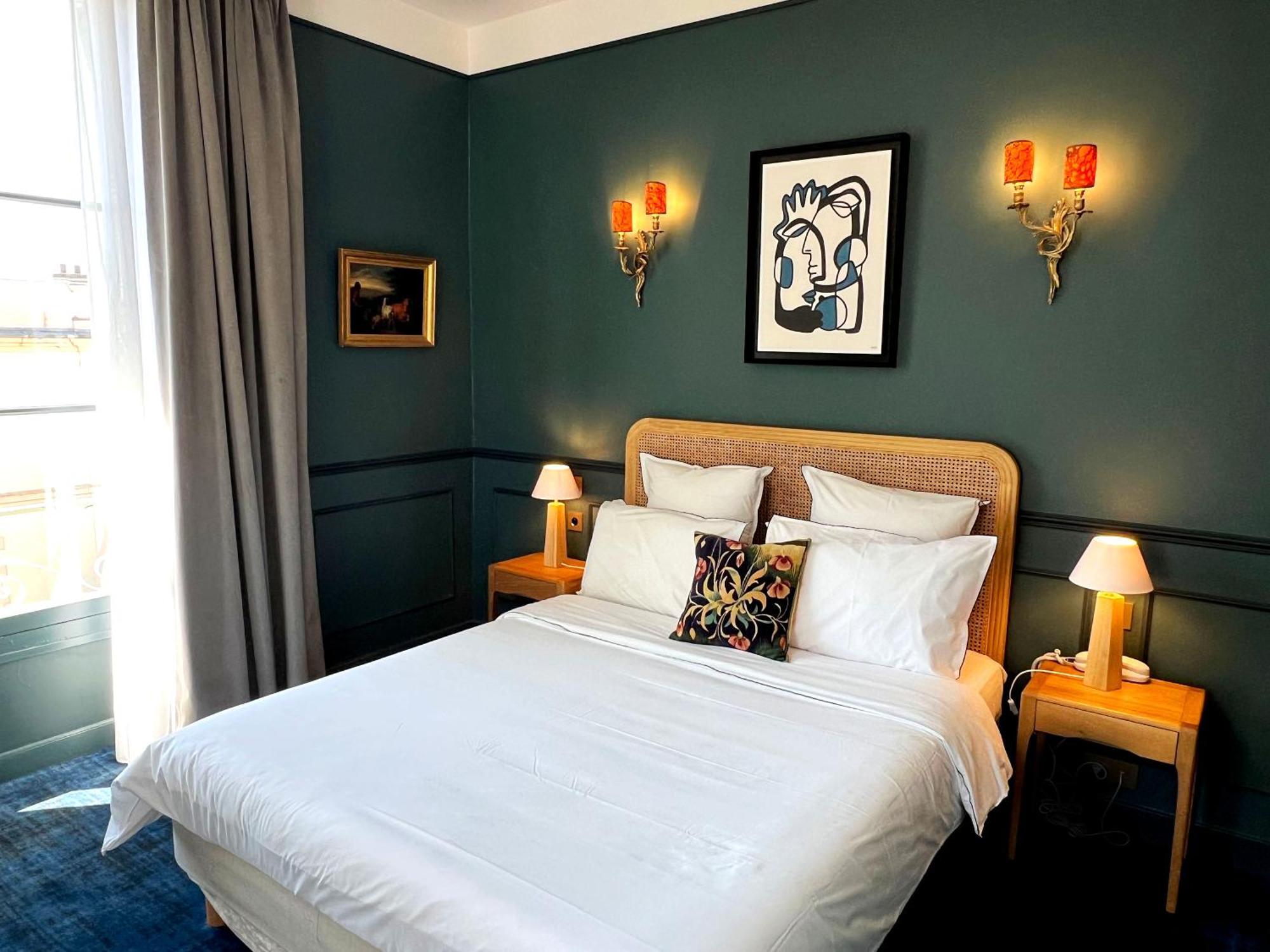 Bristol Hotel 3*