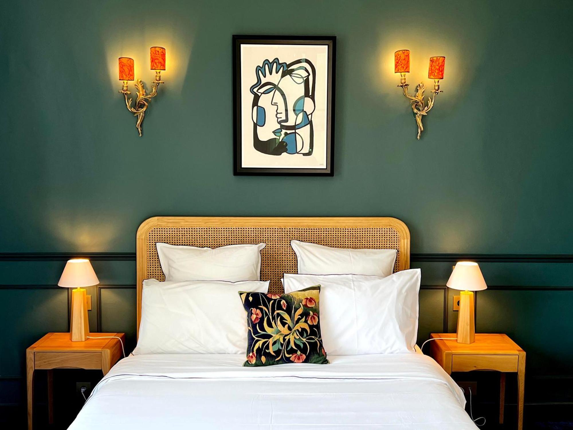 Bristol Hotel 3*